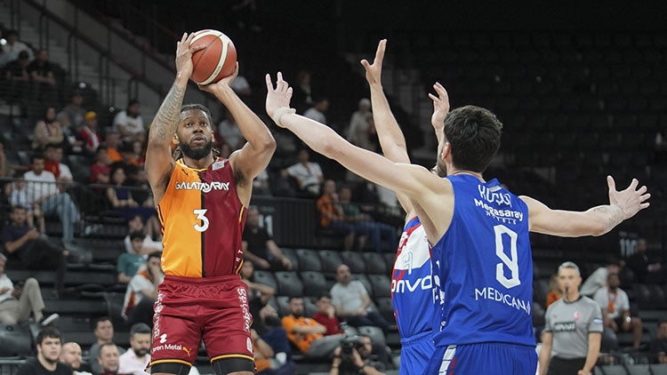 Galatasaray, play-off biletini 4 farkla kaptı