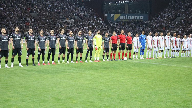 TFF 2. Ligde olaylı Elazığspor - Vanspor FK maçı tatil edildi TFF 2. Ligde olaylı Elazığspor - Vanspor FK maçı tatil edildi