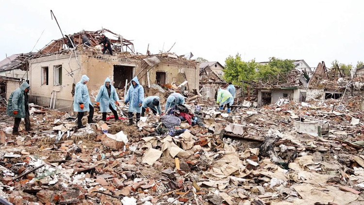 Trump: Putin çıldırmış olmalı