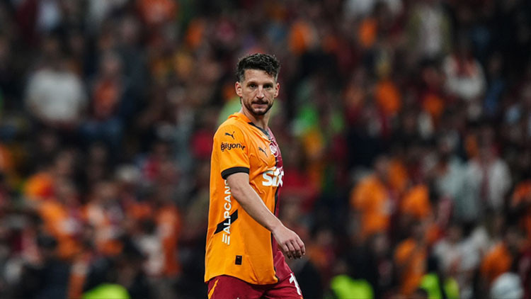 Victor Osimhen jest yaptı, Mertens golle veda etti