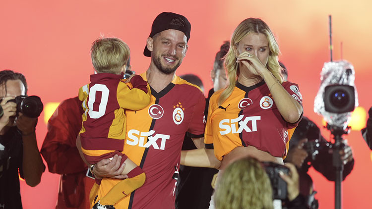 Dries Mertens, Galatasaraya 5 kupayla veda etti Dries Mertens, Galatasaraya 5 kupayla veda etti