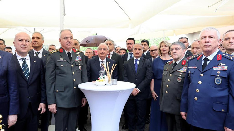 Dostluğumuz olağanüstü