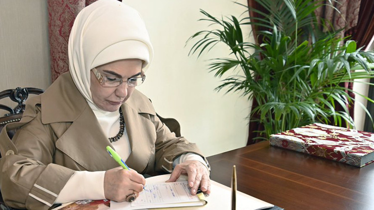 Emine Erdoğandan Türk Kızılaya kurban bağışı
