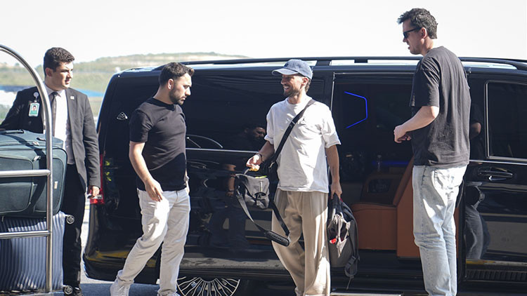 Galatasaraya veda eden Dries Mertens, İstanbul’dan ayrıldı