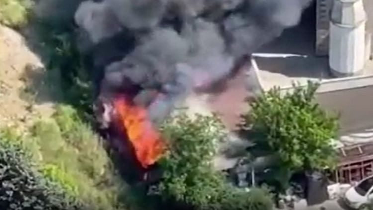 Kağıthanede iş yerinde korkutan yangın, müdahale sürüyor