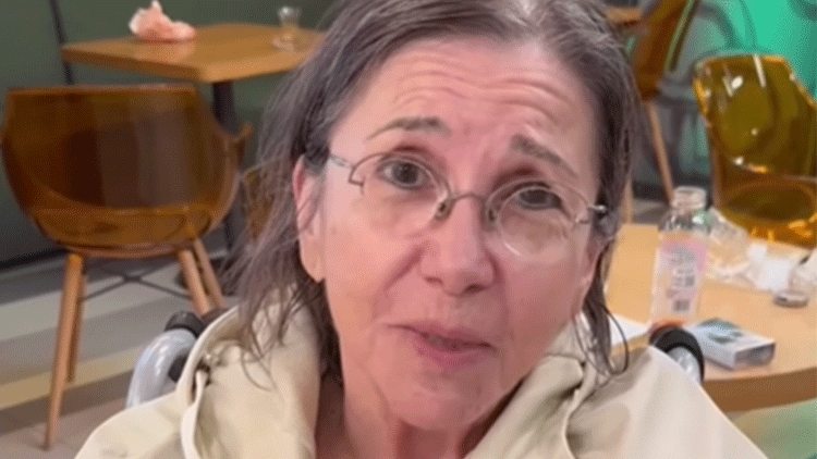 Gül Onat sevenlerinden dua istedi Gül Onat sevenlerinden dua istedi