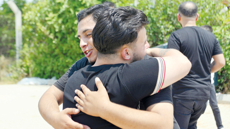 Cezaevlerinde tahliyeler başladı: Bu bize bayram şekeri