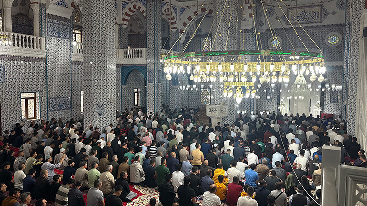 Türkiye’de ilk Kurban Bayramı namazı Iğdır’da kılındı