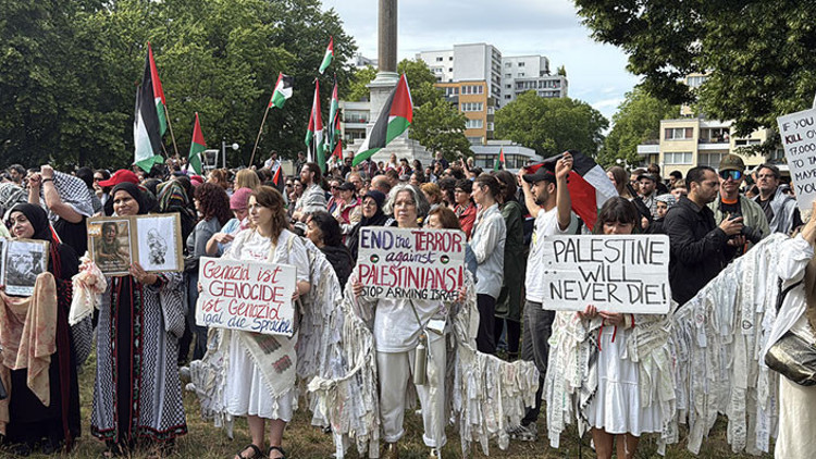 Berlin’de, Filistin’e destek gösterileri düzenlendi Berlin’de, Filistin’e destek gösterileri düzenlendi