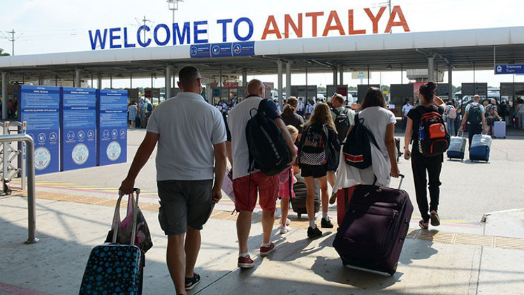 Antalya’da bayram tatiline gurbetçi katkısı