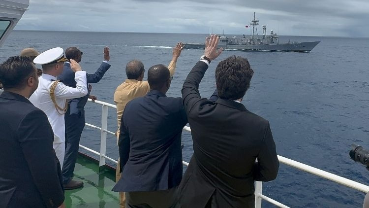 Somali Cumhurbaşkanı, Oruç Reis gemisini inceledi Somali Cumhurbaşkanı, Oruç Reis gemisini inceledi