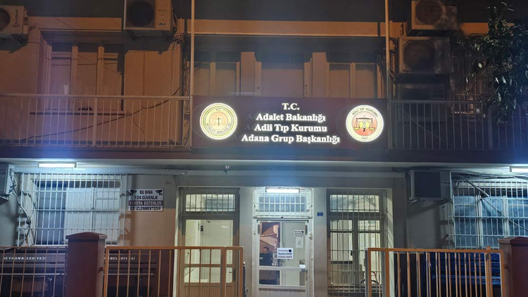 Adanada kahreden olay Sulama kanalına düşen kamyonette baba ve 2 kızı hayatını kaybetti