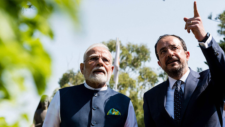Hindistan lideri Modi GKRYyi ziyaret etti: Ara bölgeden KKTCyi seyretti