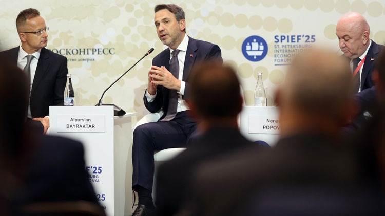 Bakan Bayraktar: 4 milyon konutun ihtiyacını karşılayacak doğalgaz üretiyoruz Bakan Bayraktar: 4 milyon konutun ihtiyacını karşılayacak doğalgaz üretiyoruz