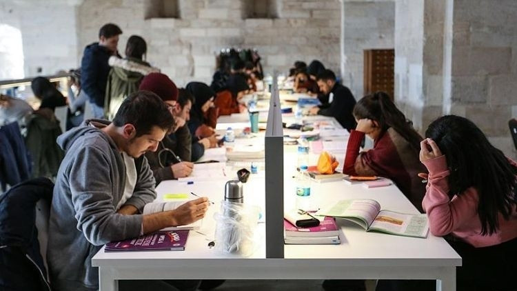 Türk öğrenciler Katarda lisans eğitimi alacak Türk öğrenciler Katarda lisans eğitimi alacak
