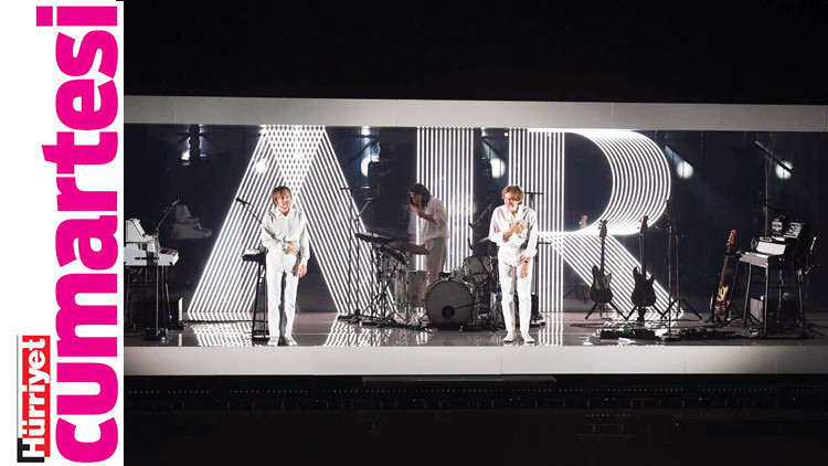 ‘Evrenimiz çok pozitif, biraz düşsel, bir çeşit ütopya gibi...’