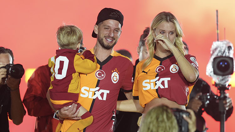 Galatasaraydan ayrılan Mertensten duygusal veda: Tüm Türkiyeye teşekkürler