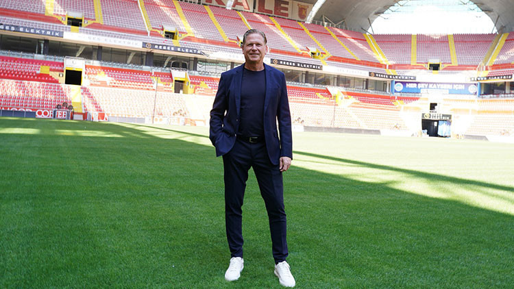 Kayserispor, Markus Gisdol için imza töreni düzenledi Kayserispor, Markus Gisdol için imza töreni düzenledi