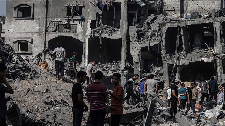 İsrail ordusu, Gazzede yardım bekleyen sivillere ateş açtı: Çok sayıda ölü ve yaralı var İsrail ordusu, Gazzede yardım bekleyen sivillere ateş açtı: Çok sayıda ölü ve yaralı var