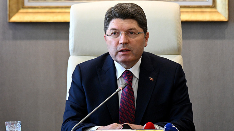 Adalet Bakanı Tunç HSK üyeleriyle görüştü