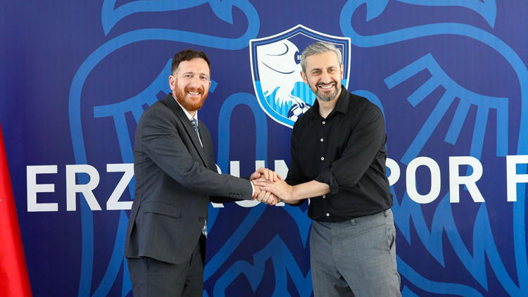 Erzurumspor FK, Serkan Özbalta ile imzaladı Erzurumspor FK, Serkan Özbalta ile imzaladı