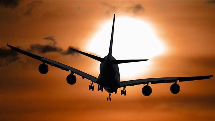 Havada yürekler ağza geldi Yolcu uçağı zorunlu iniş yaptı