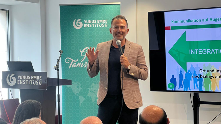 Fatih Çevikkollu Köln’ü yine güldürdü