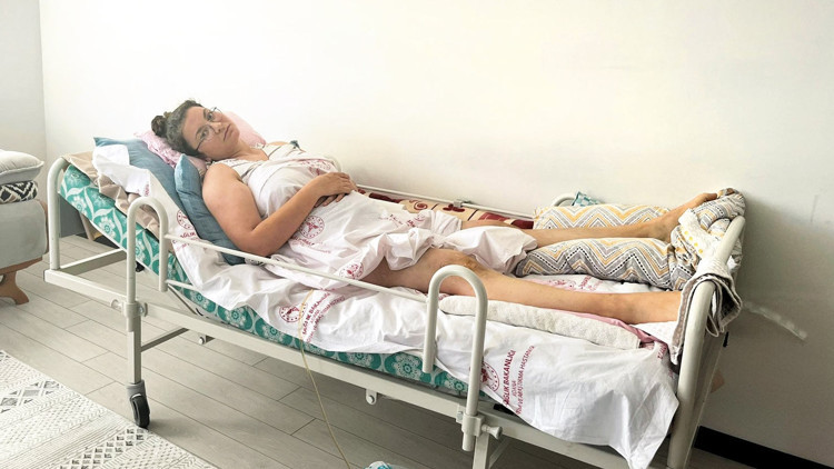 Bu haykırışa kulak verin... Çağlar Gökgül, eşi Dilek Gökgül’ü 6’ncı kattan atarak felç kalmasına neden olduğu suçlamasıyla tutuklandı Bu haykırışa kulak verin... Çağlar Gökgül, eşi Dilek Gökgül’ü 6’ncı kattan atarak felç kalmasına neden olduğu suçlamasıyla tutuklandı