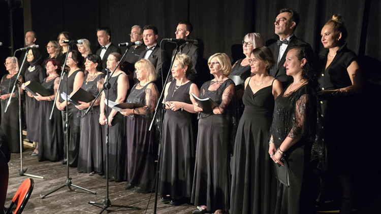 Zübeyde Hanım Kosova Türk Kadınlar Derneği 25. Yılını Konserle Kutladı Zübeyde Hanım Kosova Türk Kadınlar Derneği 25. Yılını Konserle Kutladı