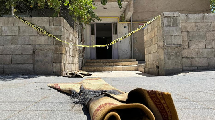 Akıllara durgunluk veren olay: Kızının üzerine benzini döktü tüm aile alevler içinde kaldı