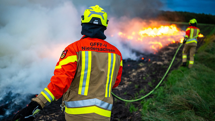 Çocuklar oynarken 120 bin metrekarelik alanı küle çevirdi