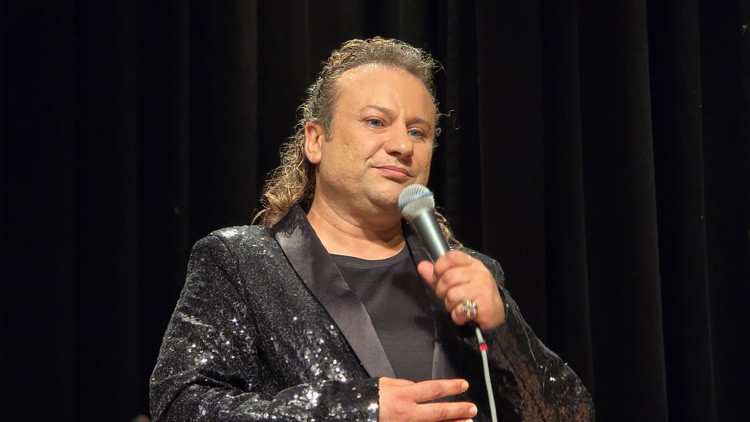 Onur Akay kalp krizi geçirdi Onur Akay kalp krizi geçirdi