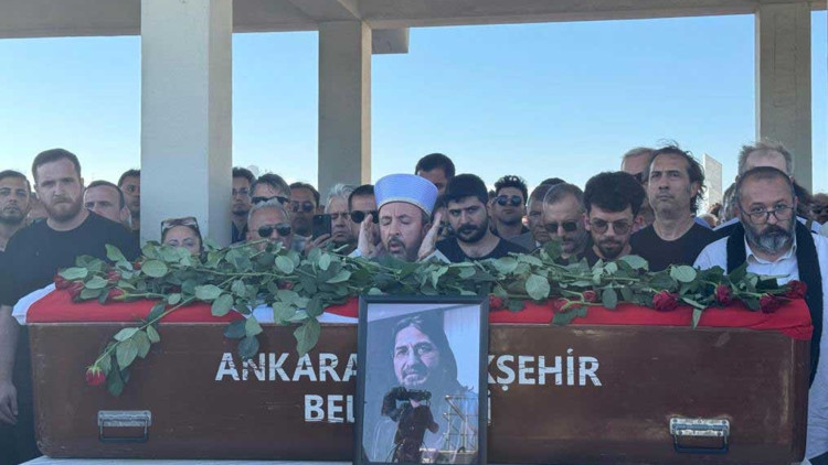 Nihat Genç son yolculuğuna uğurlandı Nihat Genç son yolculuğuna uğurlandı
