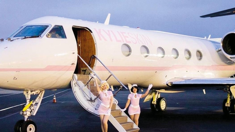 Çevreciler tepkili... Kylie Jenner her yere jetiyle gidiyor
