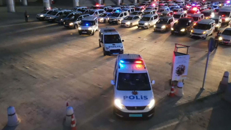 İzmirdeki yolsuzluk soruşturmasında yeni detaylar: Sosyal alanları kaldırıp villa yaptılar iddiası İzmirdeki yolsuzluk soruşturmasında yeni detaylar: Sosyal alanları kaldırıp villa yaptılar iddiası