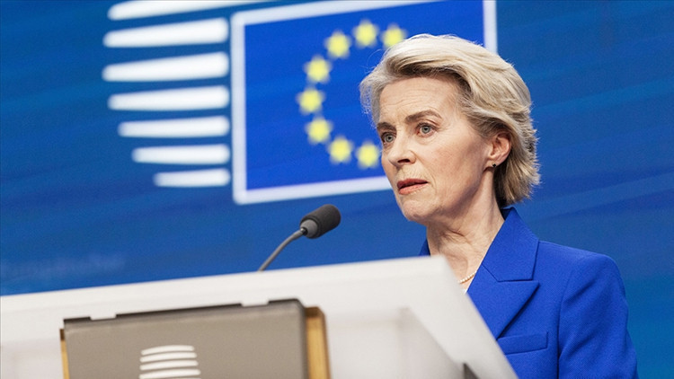 Von der Leyen hakkındaki gensoru önergesi reddedildi: Koltuğunu korumayı başardı Von der Leyen hakkındaki gensoru önergesi reddedildi: Koltuğunu korumayı başardı