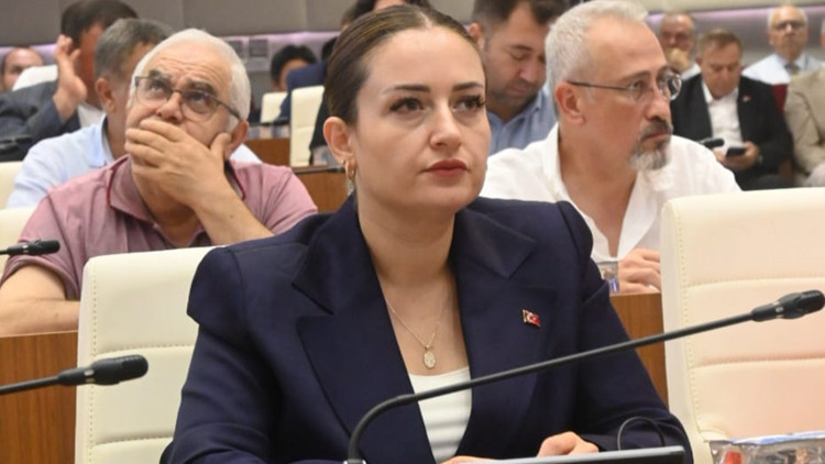 Muhittin Böcek görevden uzaklaştırılmıştı: Antalya Büyükşehir Belediyesi Başkanvekilliğine Büşra Özdemir seçildi Muhittin Böcek görevden uzaklaştırılmıştı: Antalya Büyükşehir Belediyesi Başkanvekilliğine Büşra Özdemir seçildi