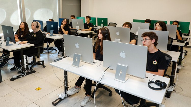 Demirören Medya ve Teknoloji Lisesi: AP programıyla dünya üniversitelerine açılan kapı Demirören Medya ve Teknoloji Lisesi: AP programıyla dünya üniversitelerine açılan kapı