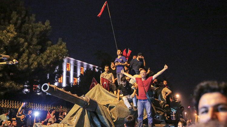 Saat saat milletin zaferi... Bir direnişin kronolojisi: 15 Temmuz 2016
