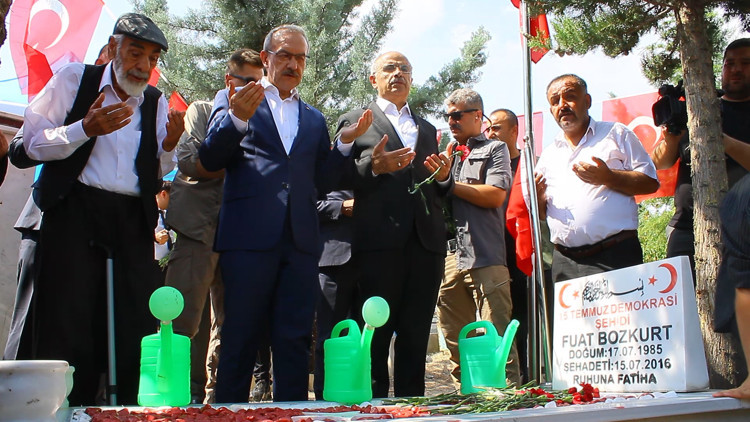 15 Temmuz şehidi Fuat Bozkurt, Malatyada kabri başında anıldı