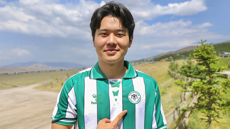 Konyaspor, Fenerbahçenin eski oyuncusu Jin-Ho Joyu renklerine bağladı