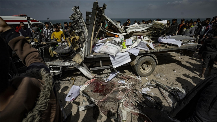 İsrail askerleri insani yardım almaya çalışan Filistinlilere ateş açtı: 51 kişi katledildi İsrail askerleri insani yardım almaya çalışan Filistinlilere ateş açtı: 51 kişi katledildi