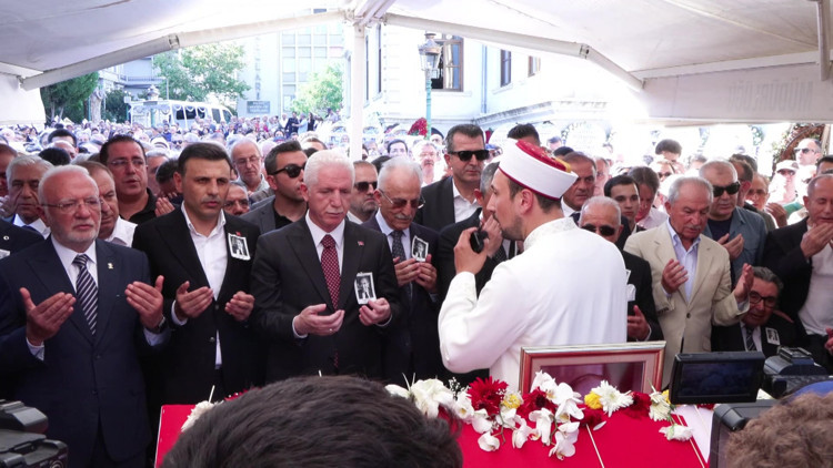 Eski CHP Genel Başkanı Altan Öymen son yolculuğuna uğurlandı Eski CHP Genel Başkanı Altan Öymen son yolculuğuna uğurlandı