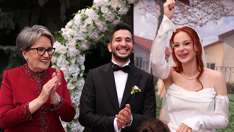 Meral Akşener yeğeninin şahidi oldu