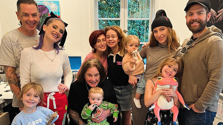 Hasta haliyle veda konserini verip bu dünyadan göçtü… Büyük bir serveti vardı... Şöhretini reddedip kaçan kızı mirastan aslan payını aldı