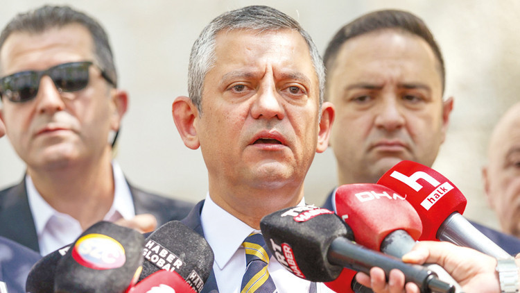 Özel’den komisyon şartı: Eşit temsil uzlaşıyla karar