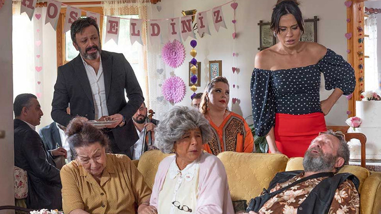 Cenazemize Hoş Geldiniz konusu nedir, oyuncuları kimler Cenazemize Hoş Geldiniz filmi nerede çekildi