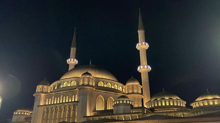 İstanbul - Camilerde orman yangınlarından korunmak için dua edildi