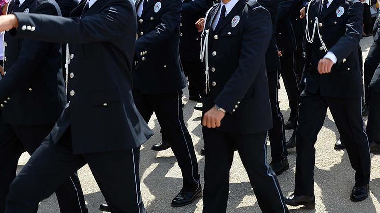 Resmi gazetede yayımlandı Polis Meslek Yüksekokullarına 2 bin 500 öğrenci alınacak Resmi gazetede yayımlandı Polis Meslek Yüksekokullarına 2 bin 500 öğrenci alınacak