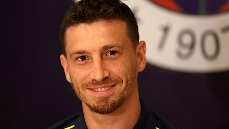 Fenerbahçe’nin yeni kaptanı Mert Hakan Yandaş oldu